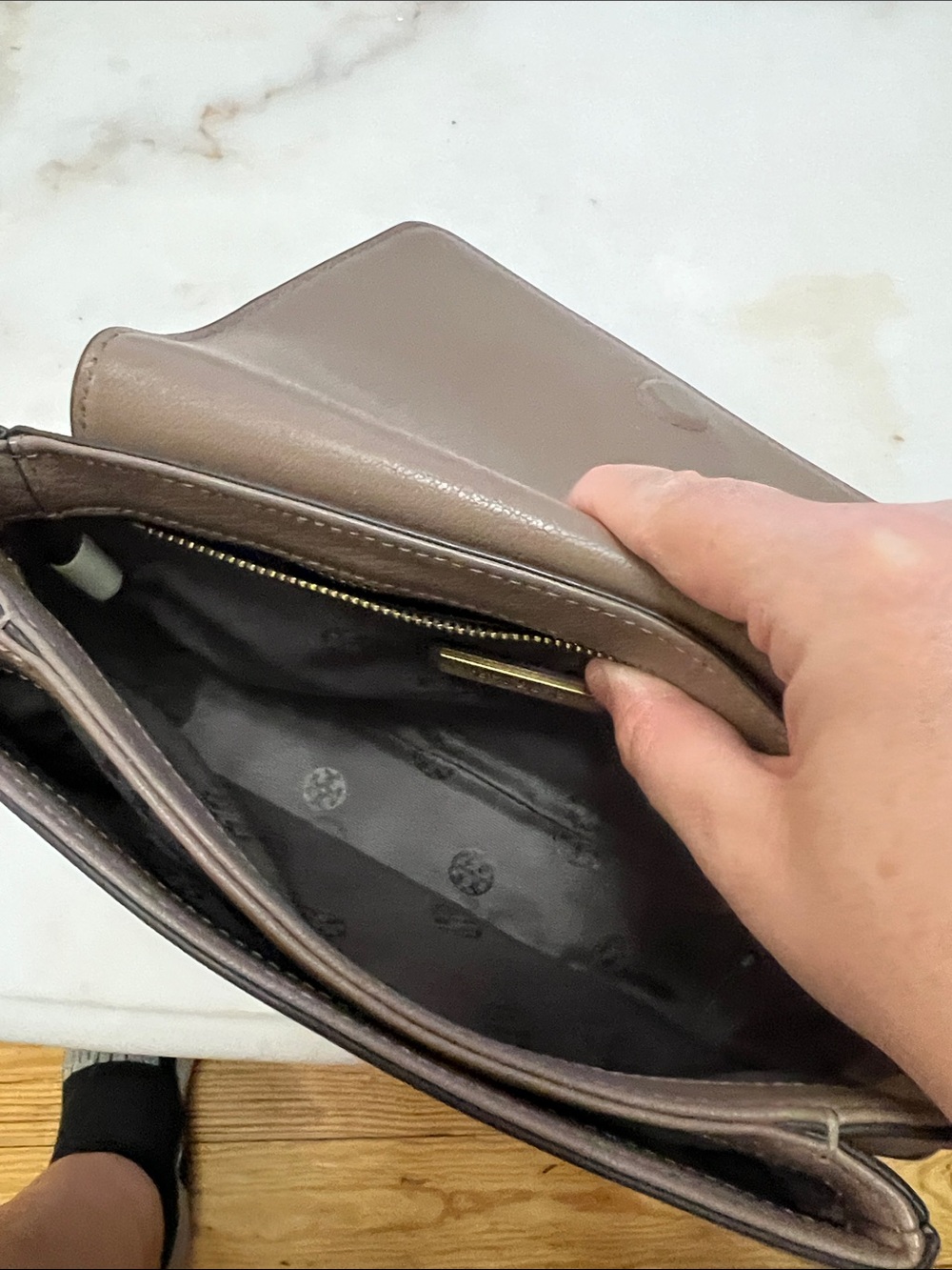 Tory Burch Taupe Leather Crossbody with Gold Logo - Picture 9 of 13
